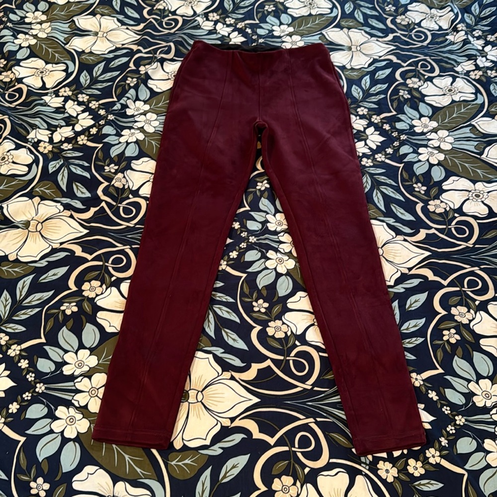 Simply Vera by Vera Wang wine colored suede Skinny Trouser - Size Small.